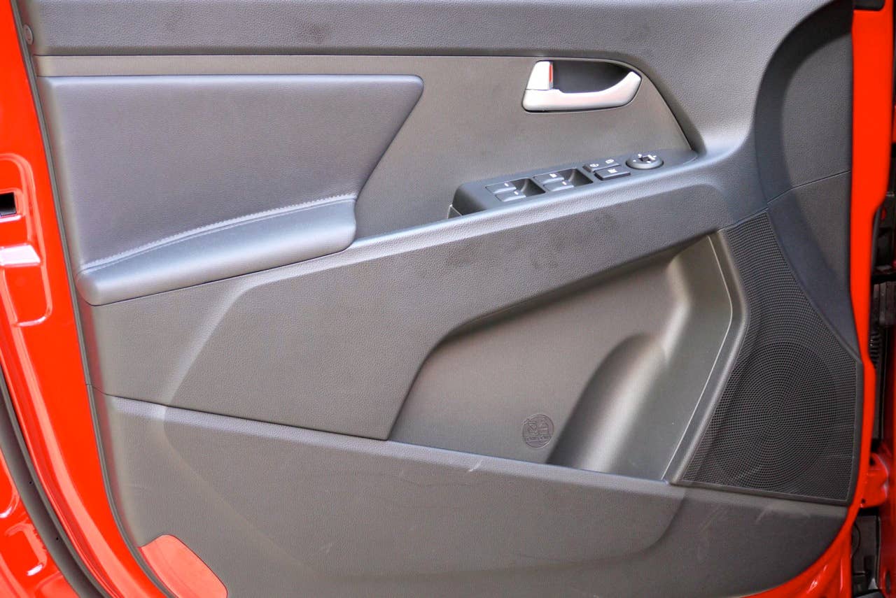 2011 Kia Sportage door
