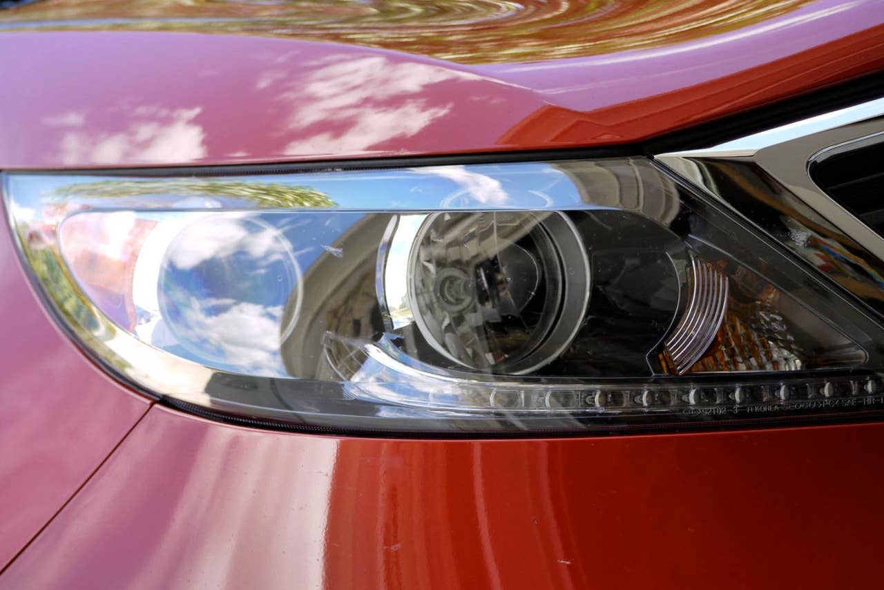 2011 Kia Sportage headlight