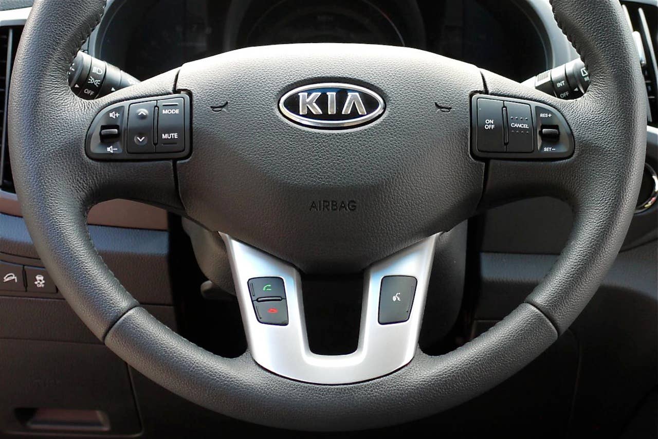 2011 Kia Sportage steering wheel