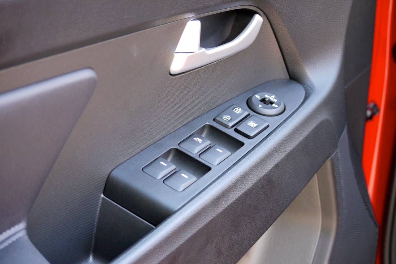 2011 Kia Sportage door controls