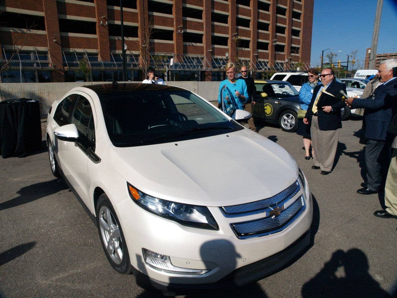 Michigan Governor Granholm drives plug-in cars
