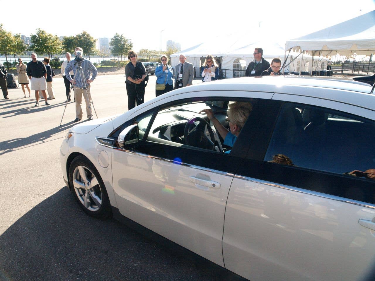 Michigan Governor Granholm drives plug-in cars