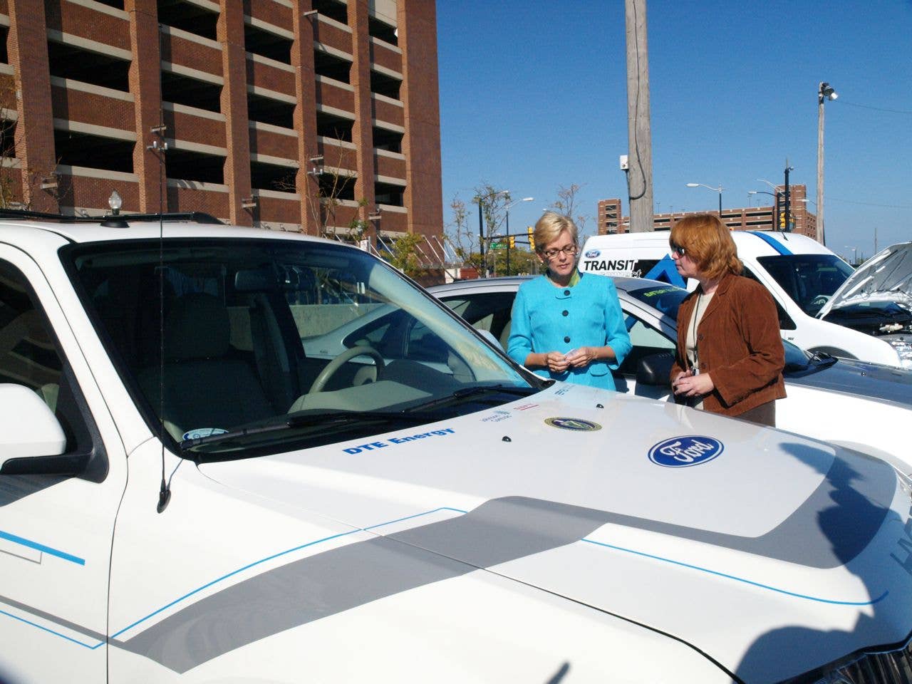 Michigan Governor Granholm drives plug-in cars