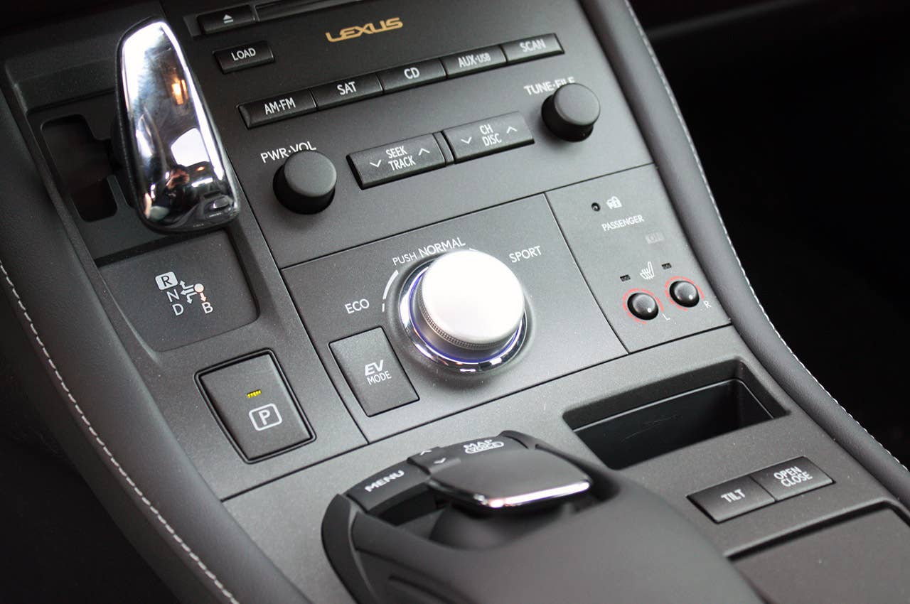 2011 Lexus CT 200h instrument panel