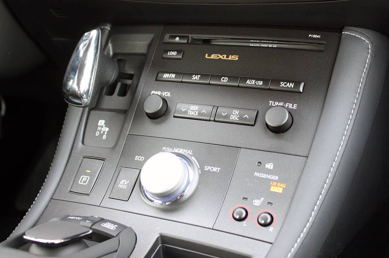 2011 Lexus CT 200h instrument panel