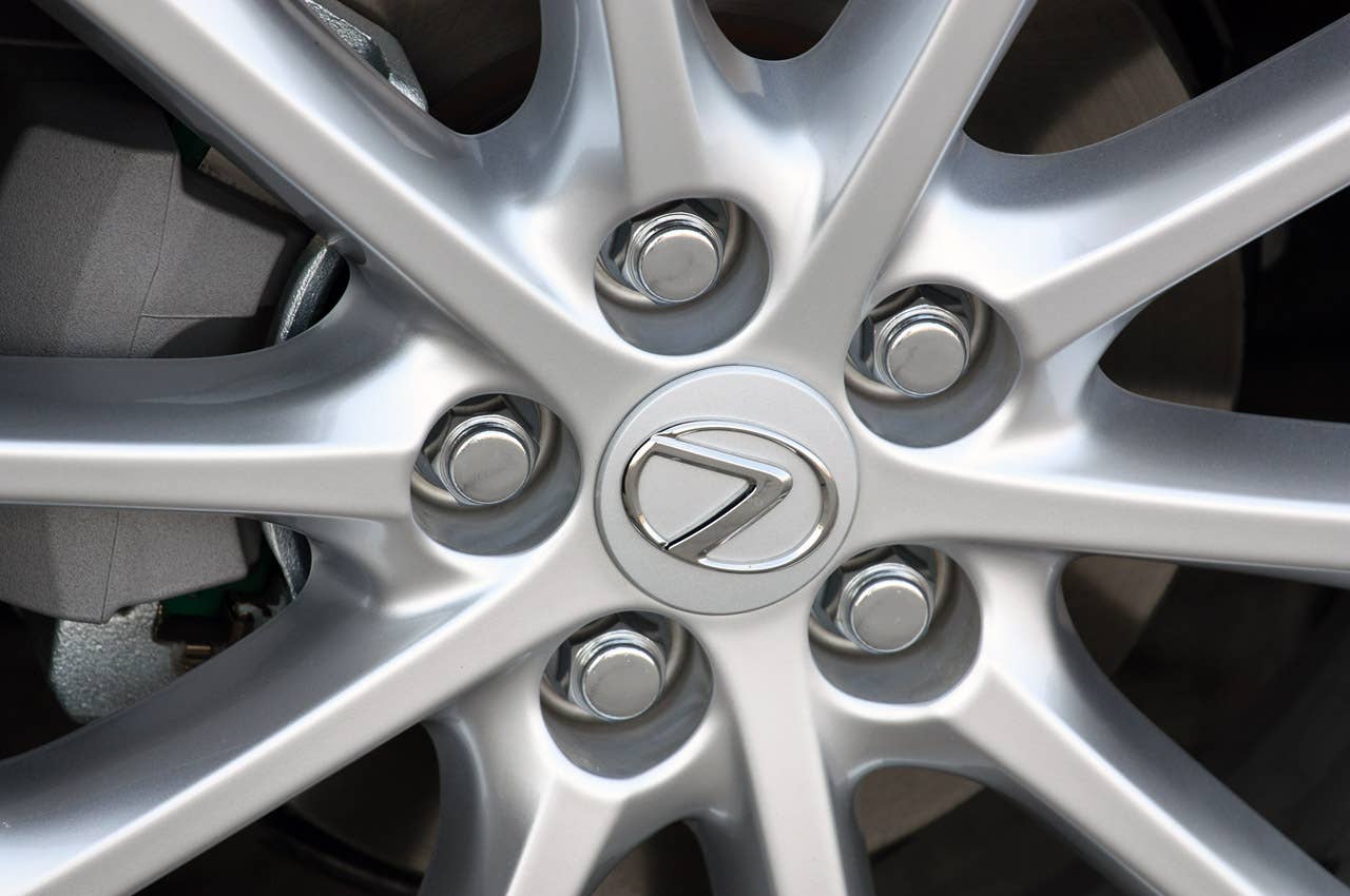 2011 Lexus CT 200h wheel detail