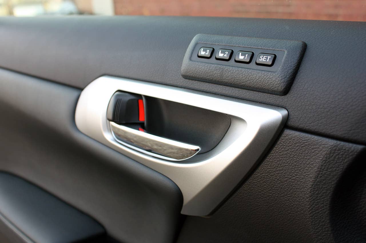 2011 Lexus CT 200h door handle