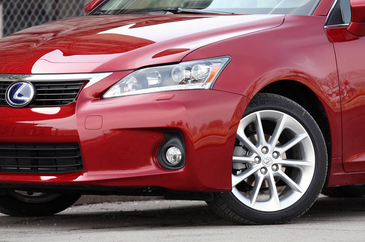 2011 Lexus CT 200h front detail