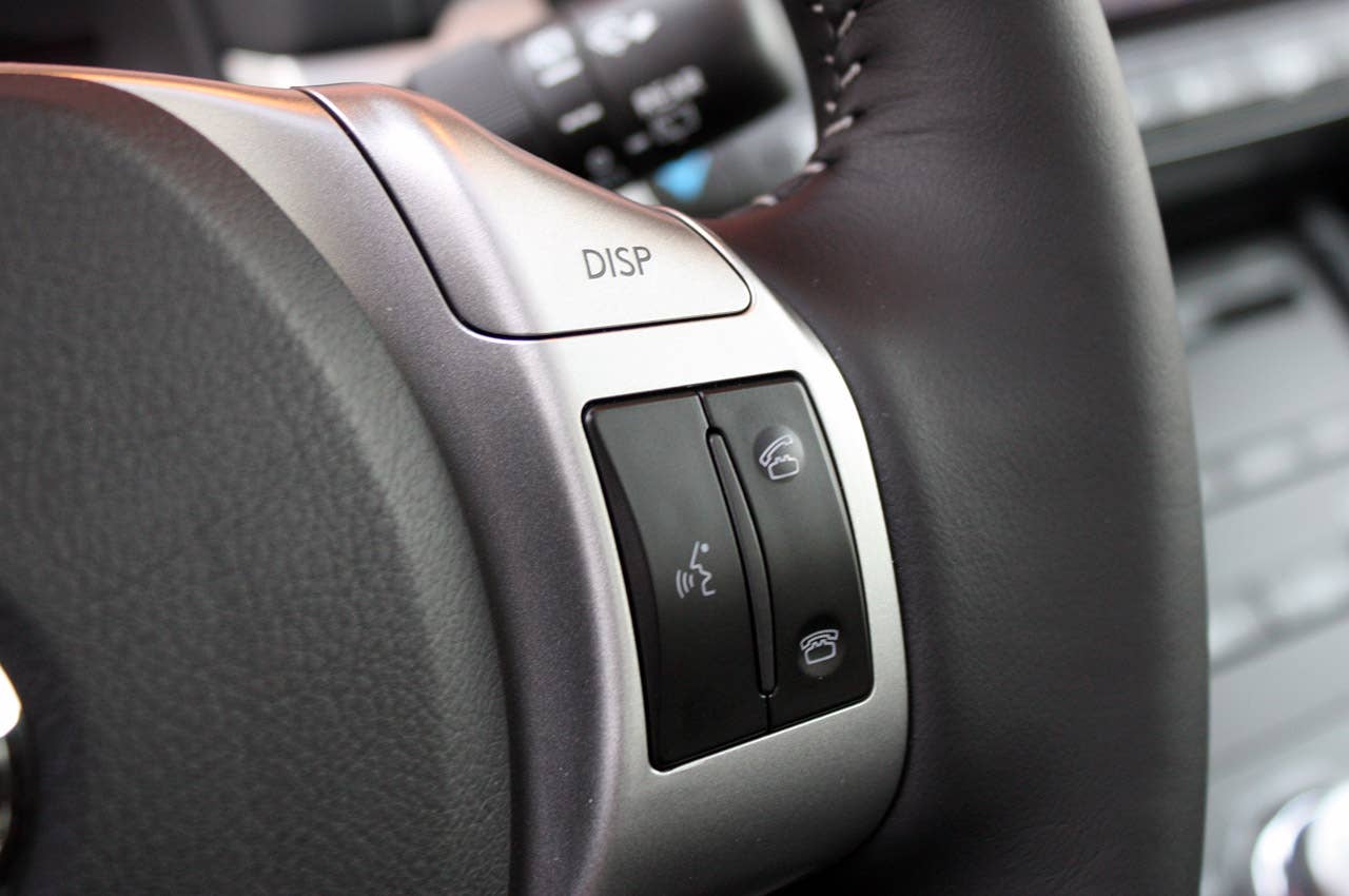 2011 Lexus CT 200h steering wheel controls