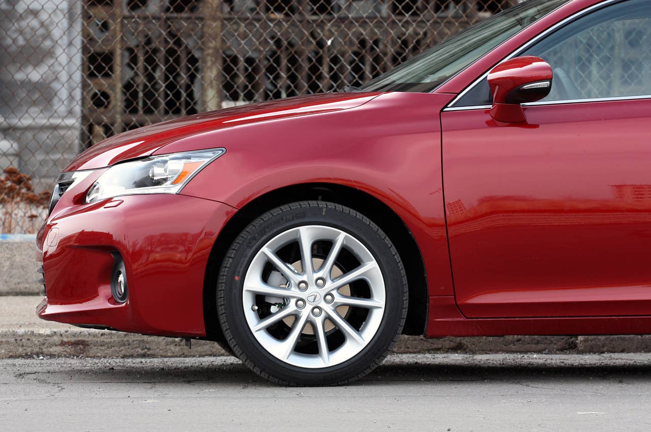 2011 Lexus CT 200h side detail
