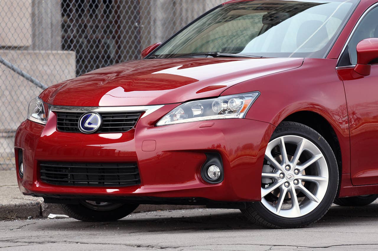 2011 Lexus CT 200h front detail