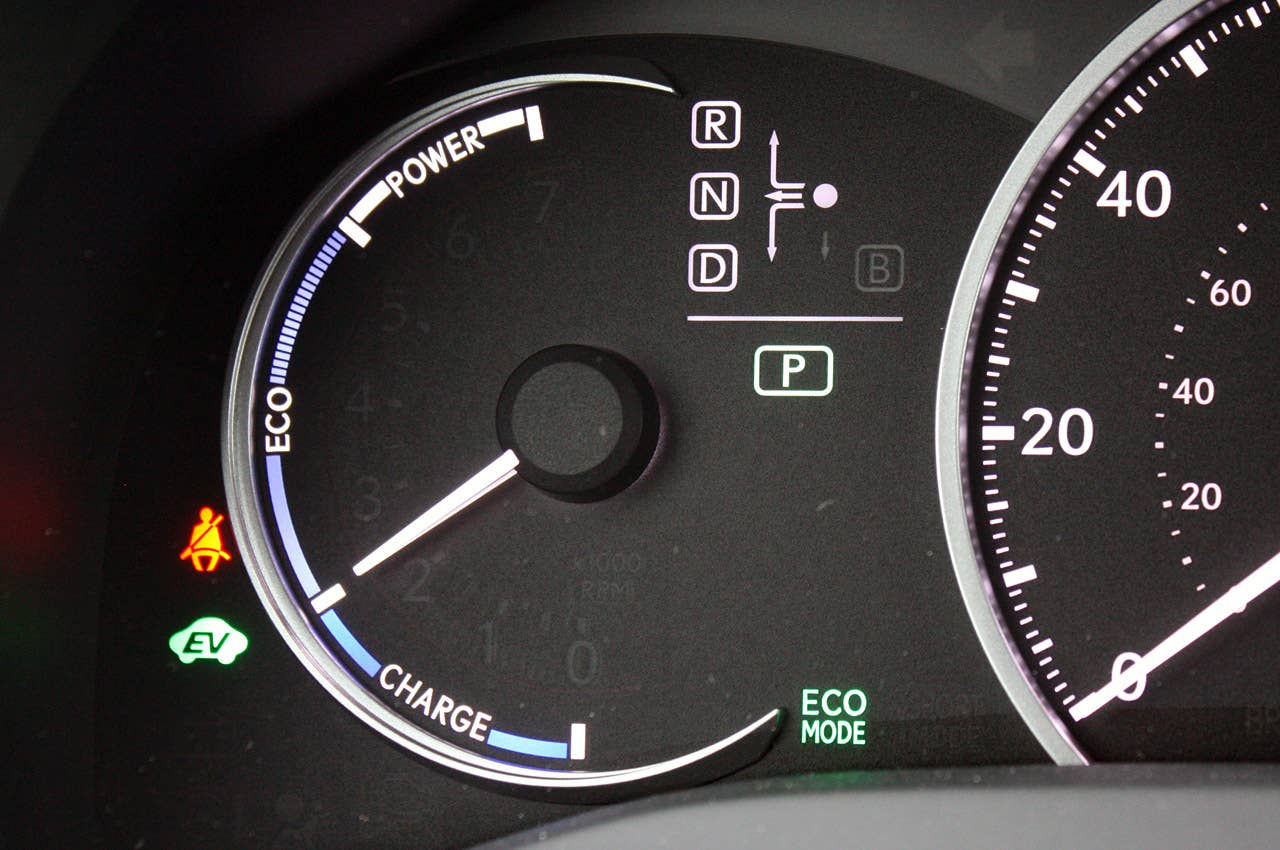 2011 Lexus CT 200h power meter