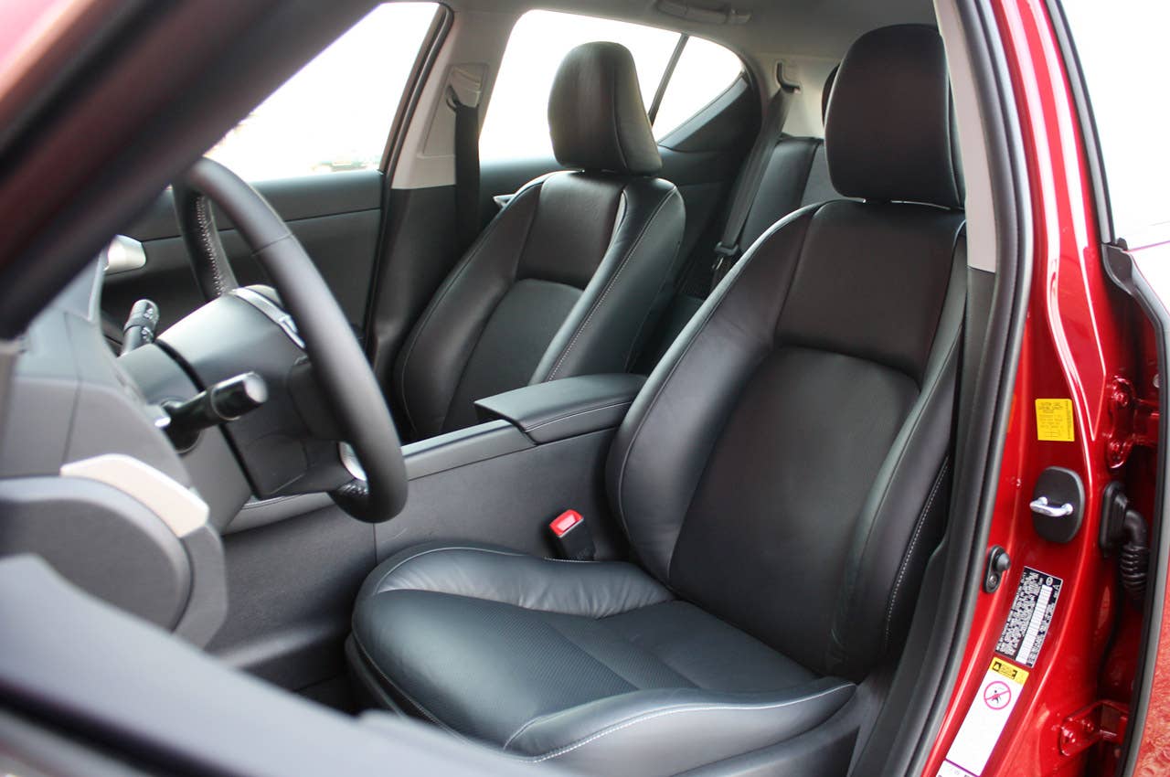 2011 Lexus CT 200h front seats