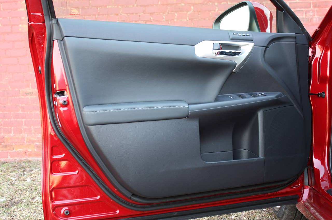 2011 Lexus CT 200h door