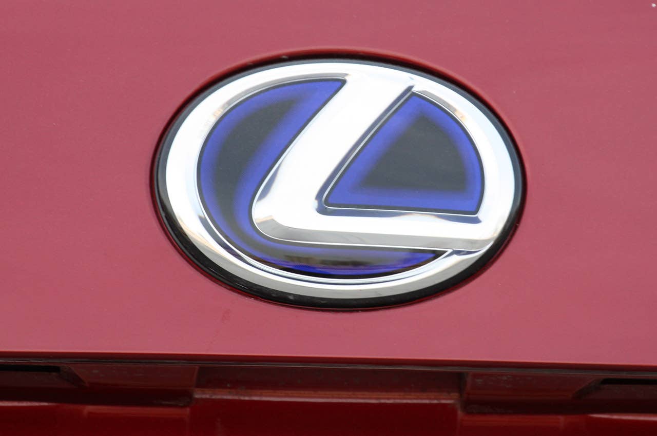2011 Lexus CT 200h logo