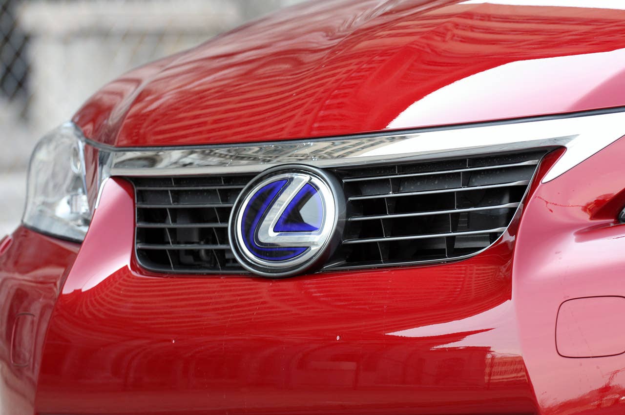 2011 Lexus CT 200h grille