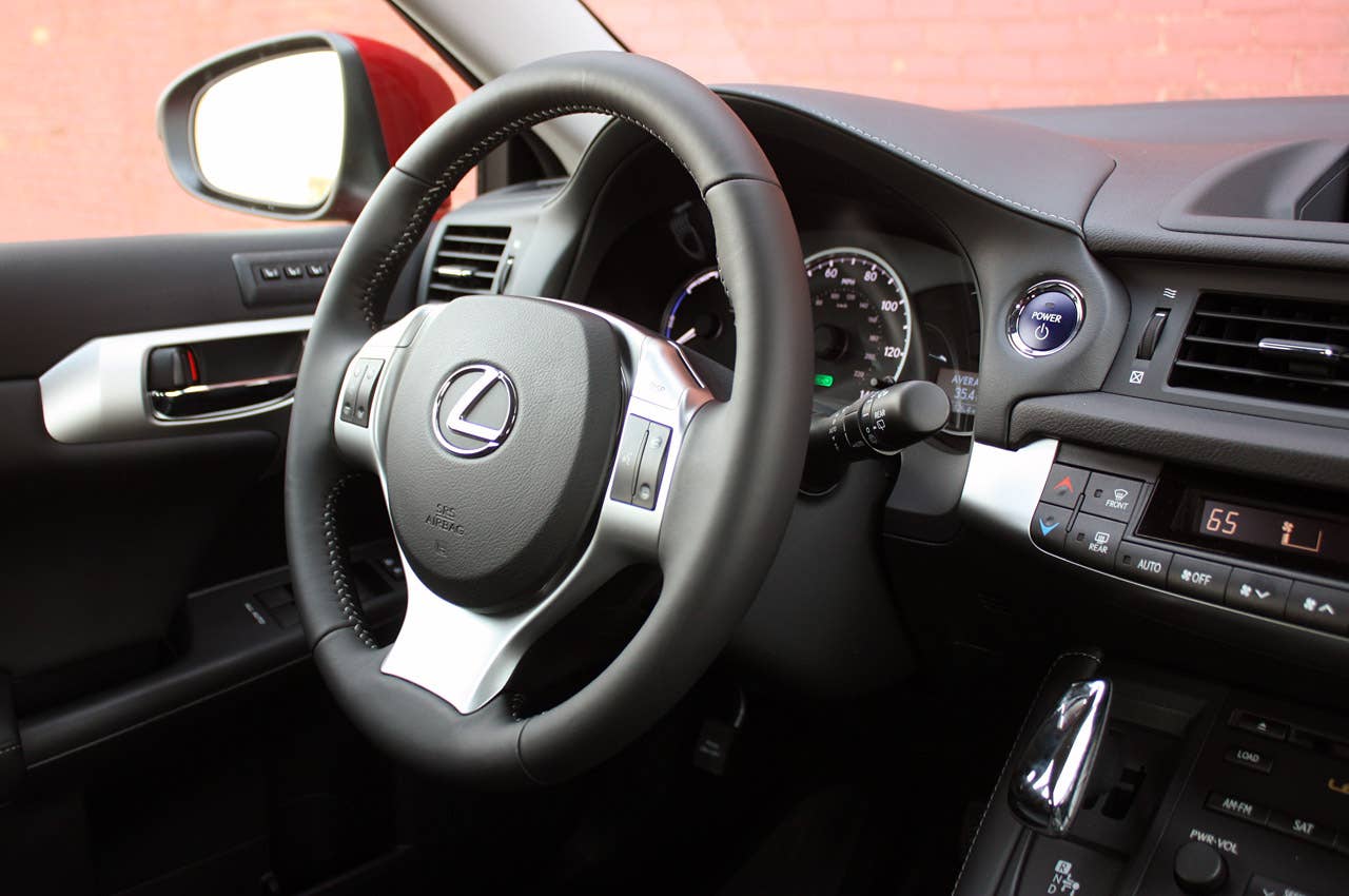 2011 Lexus CT 200h steering wheel