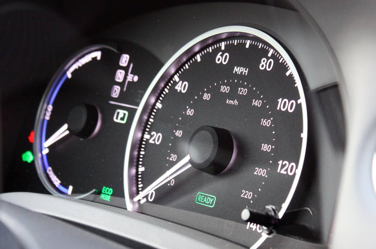 2011 Lexus CT 200h speedometer