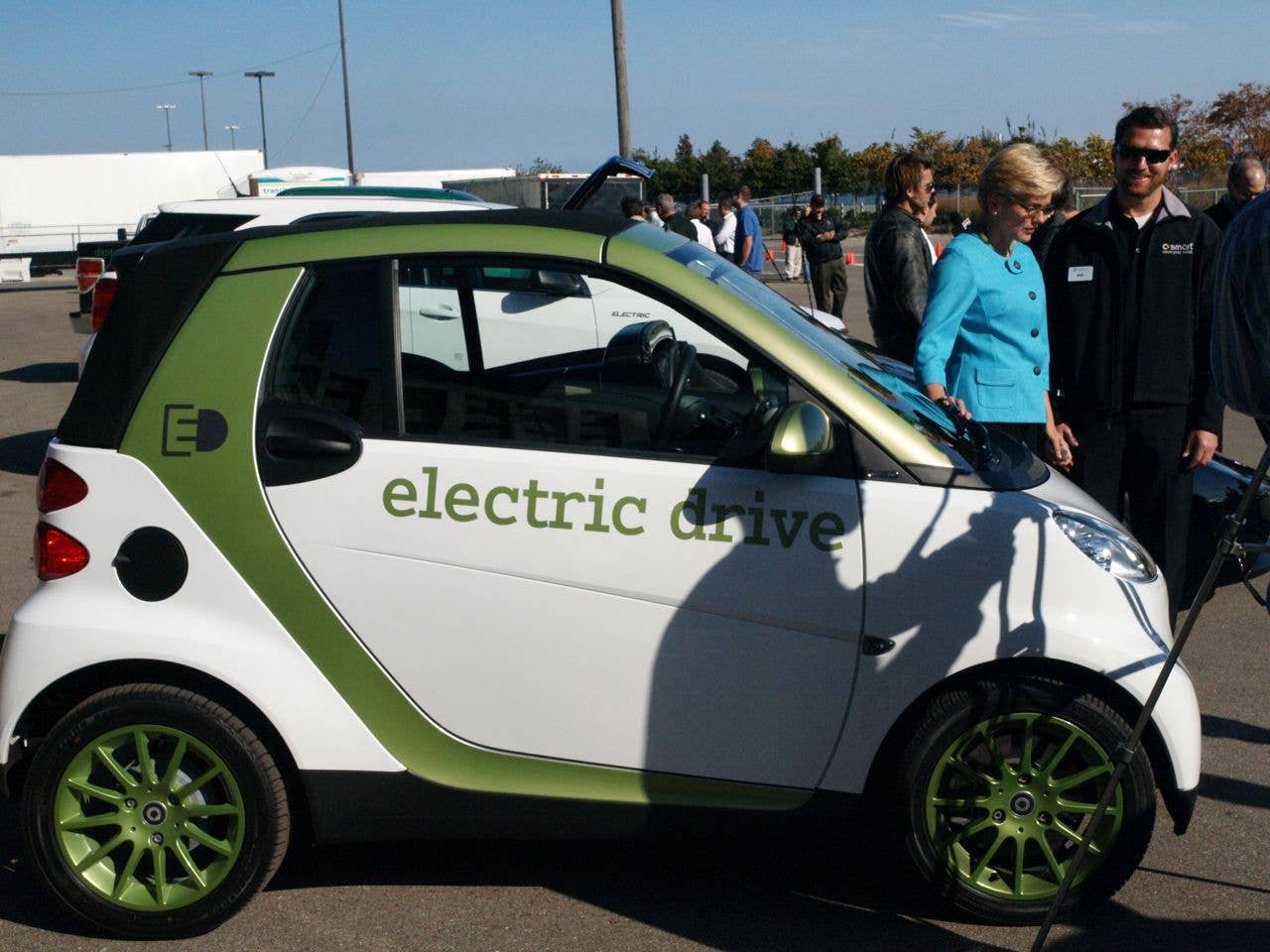 Michigan Governor Granholm drives plug-in cars