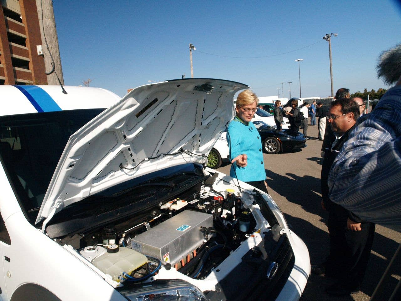 Michigan Governor Granholm drives plug-in cars