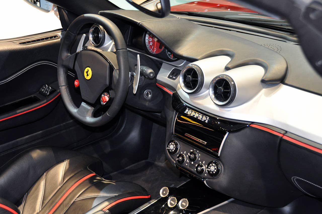 Ferrari SA APERTA interior
