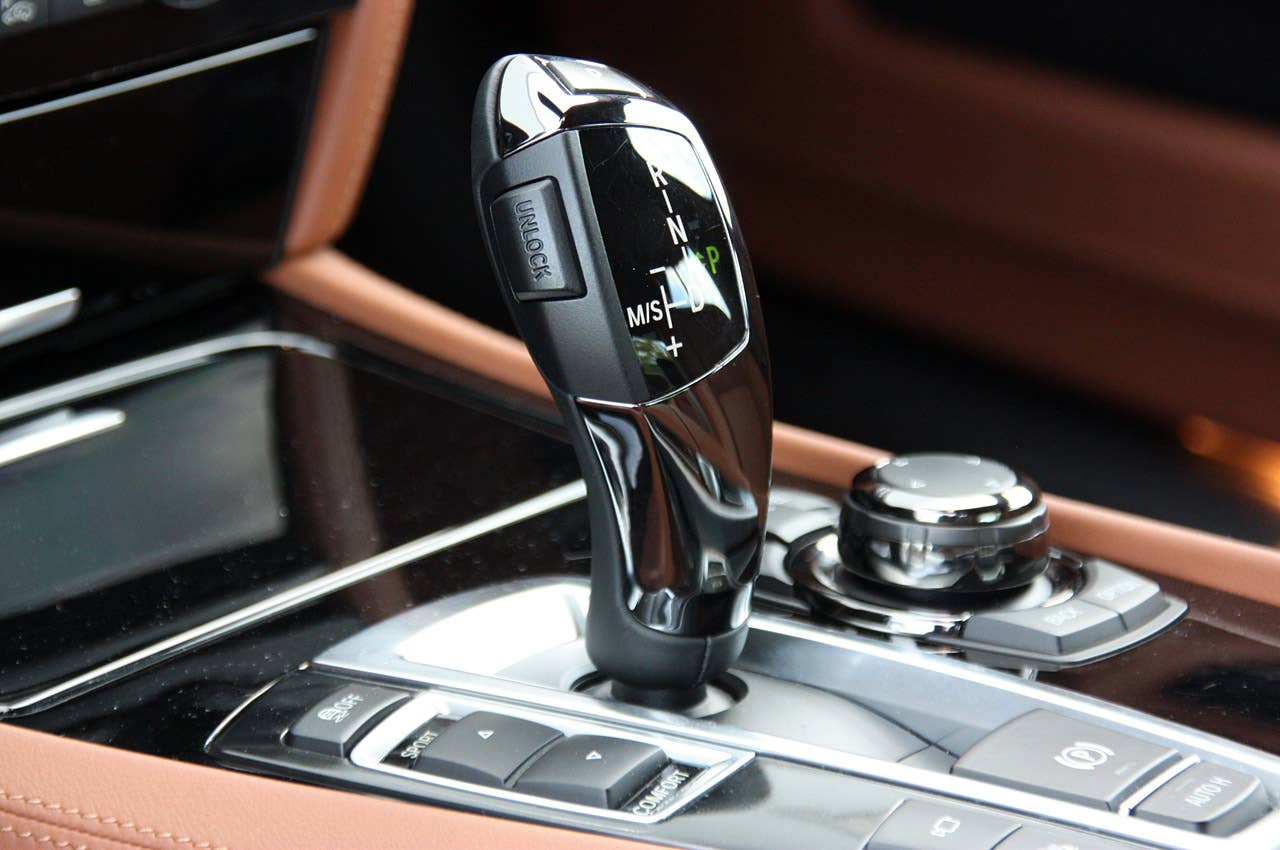 2010 BMW 760Li shifter