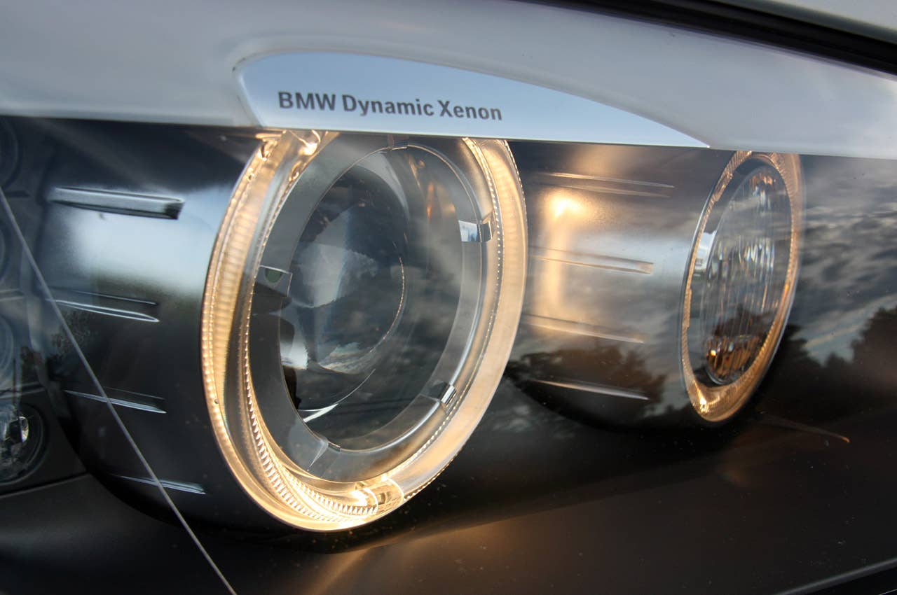 2010 BMW 760Li headlight