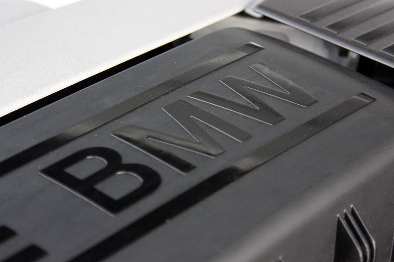 2010 BMW 760Li engine detail