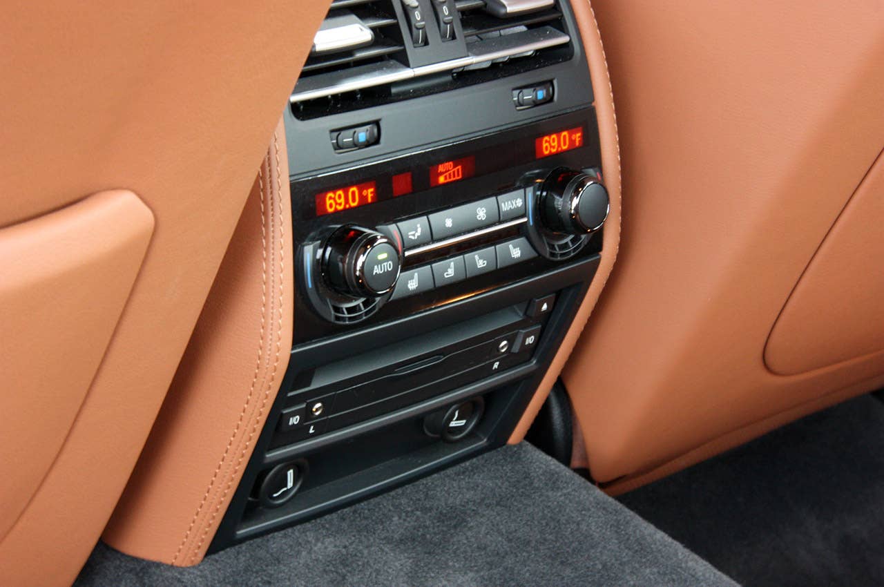 2010 BMW 760Li rear seat instrument panel