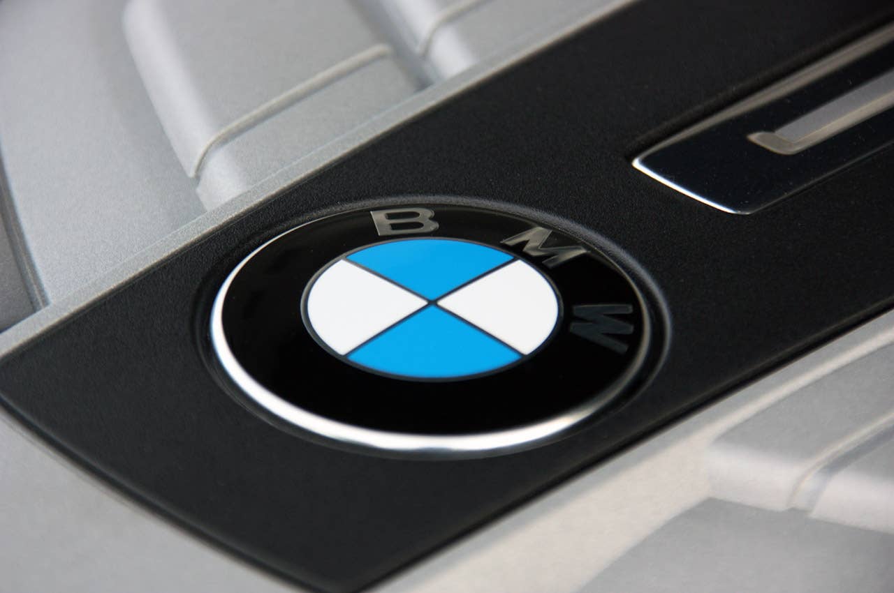 2010 BMW 760Li engine detail