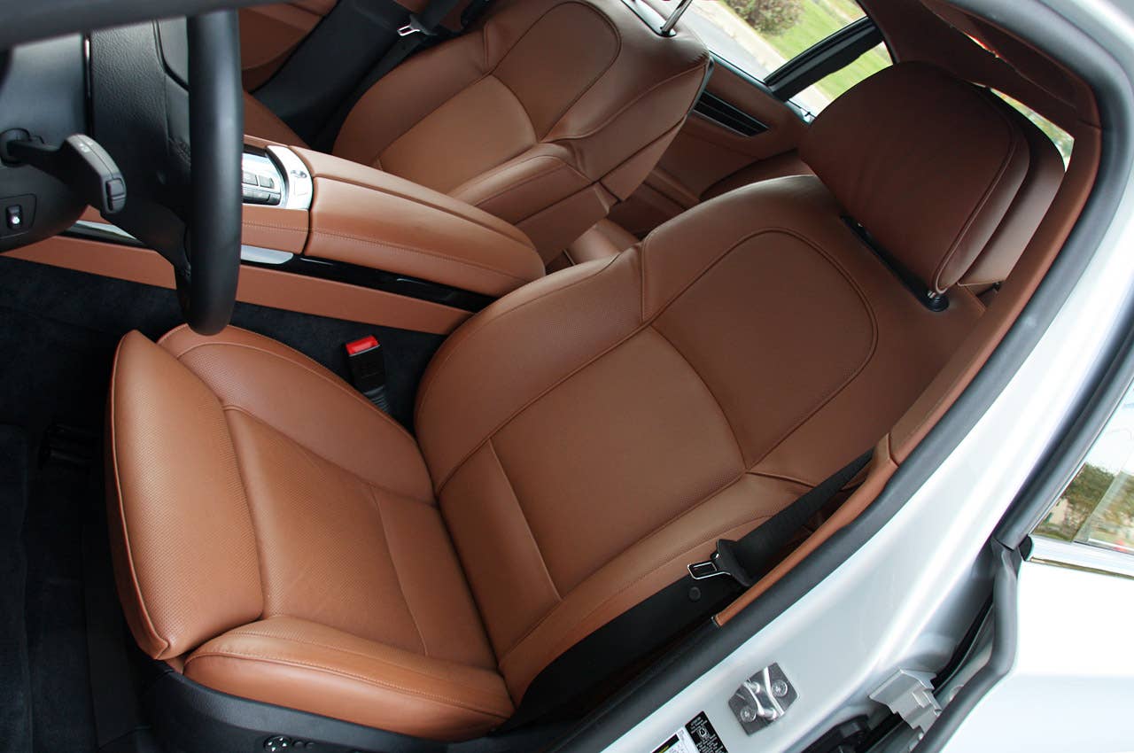 2010 BMW 760Li front seats