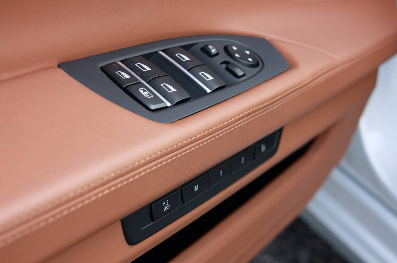 2010 BMW 760Li door controls