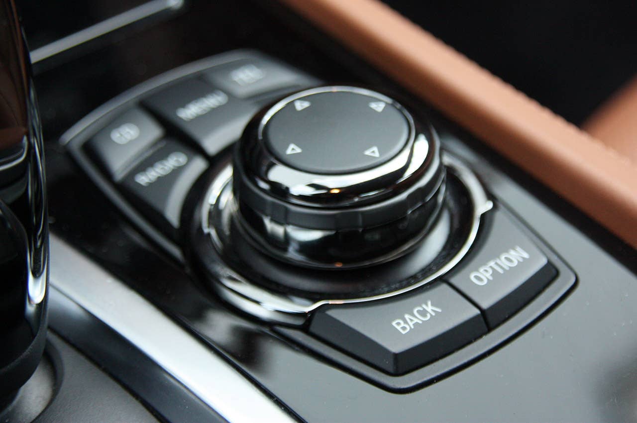 2010 BMW 760Li multimedia system control knob