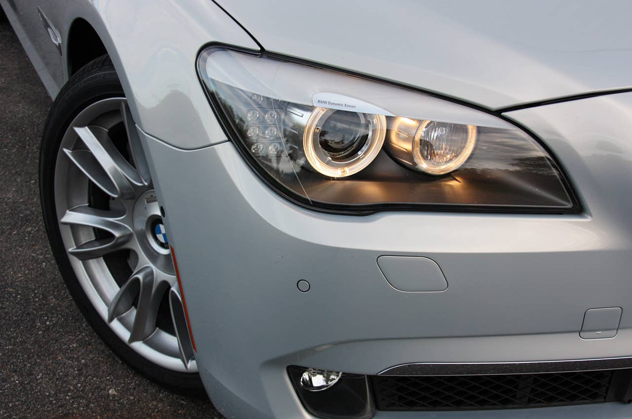 2010 BMW 760Li front detail
