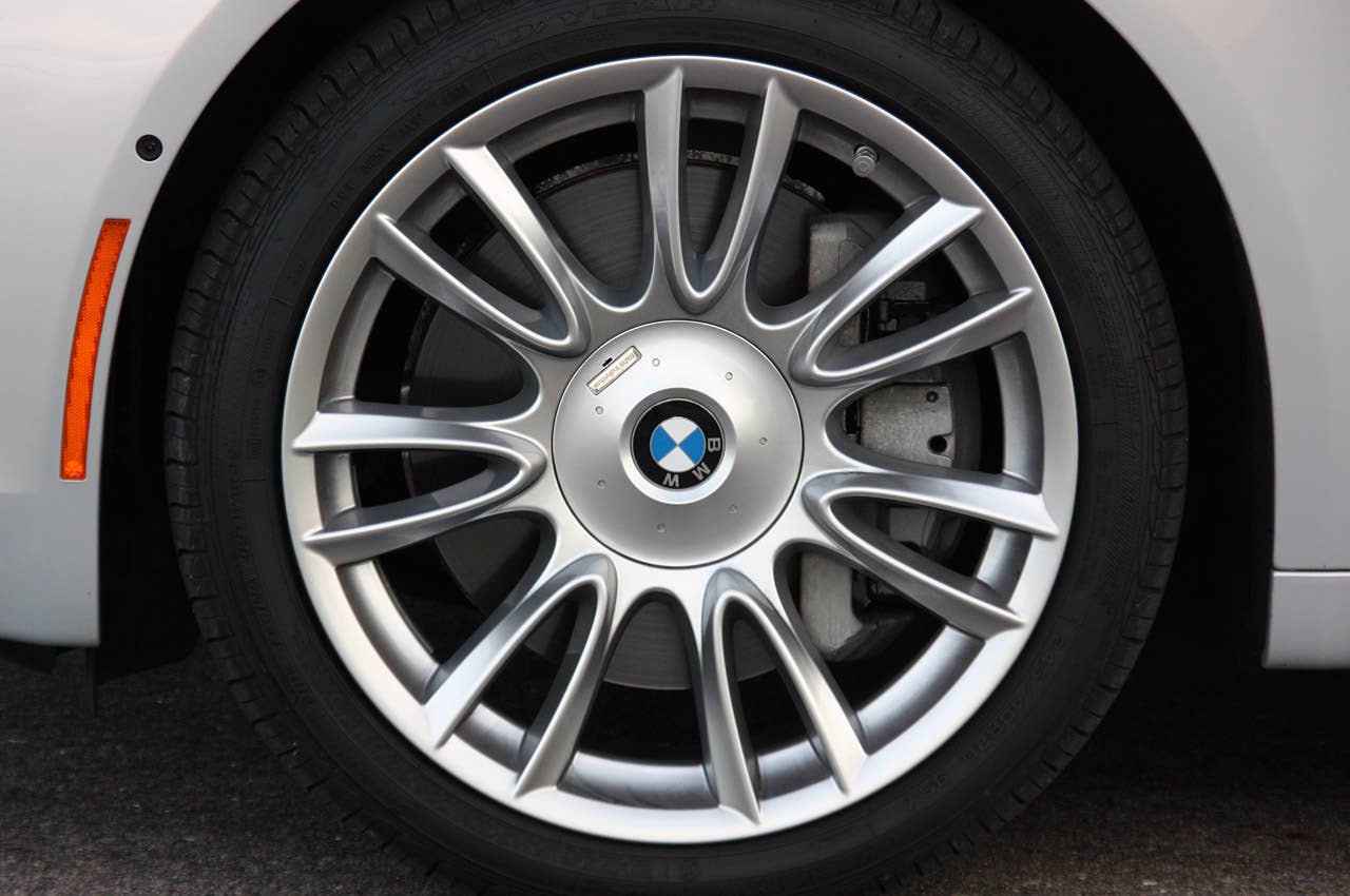 2010 BMW 760Li wheel