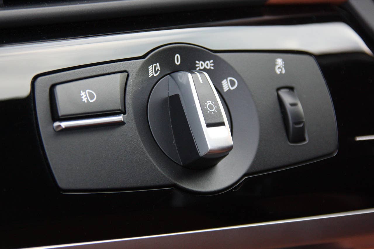 2010 BMW 760Li headlight controls