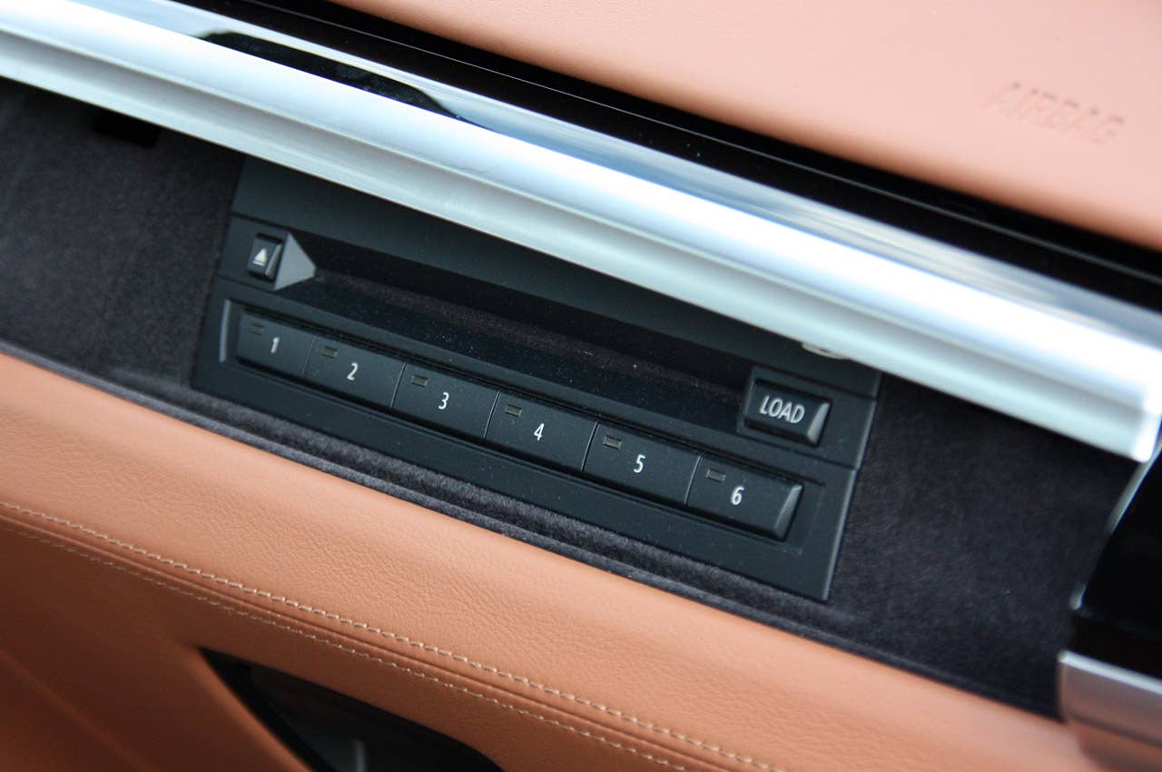 2010 BMW 760Li disc changer