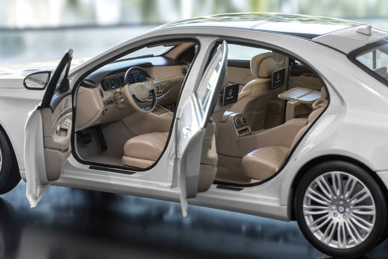 Mercedes-Benz S-Class scale model