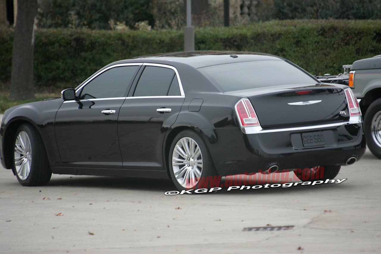 2012 Chrysler 300C spy shots