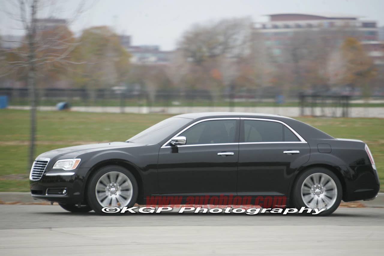 2012 Chrysler 300C spy shots