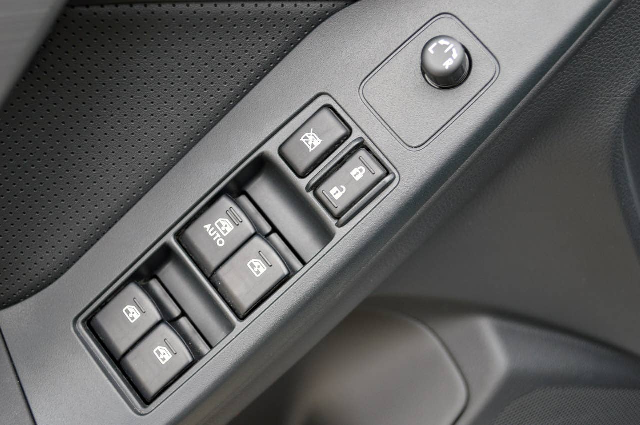 2014 Subaru Forester XT door controls