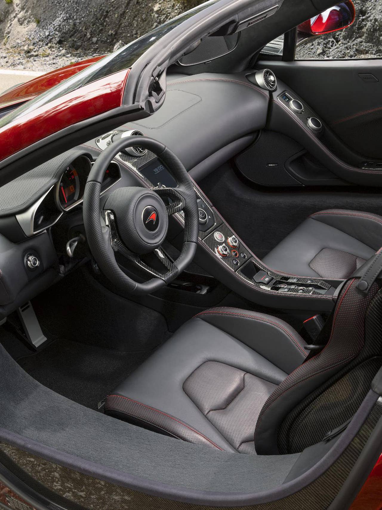 McLaren MP4-12C Spider cabin