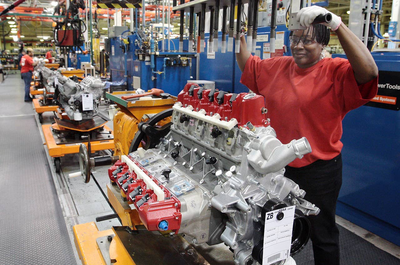 Engine and vehicle production has begun on the 2010 Dodge Viper at the Conner Avenue (Detroit) Assembly Plant. The SRT-developed 8.4 liter V-10 engine delivers 600 horsepower and 560 lb.-ft of torque. (Joe Wilssens photo)