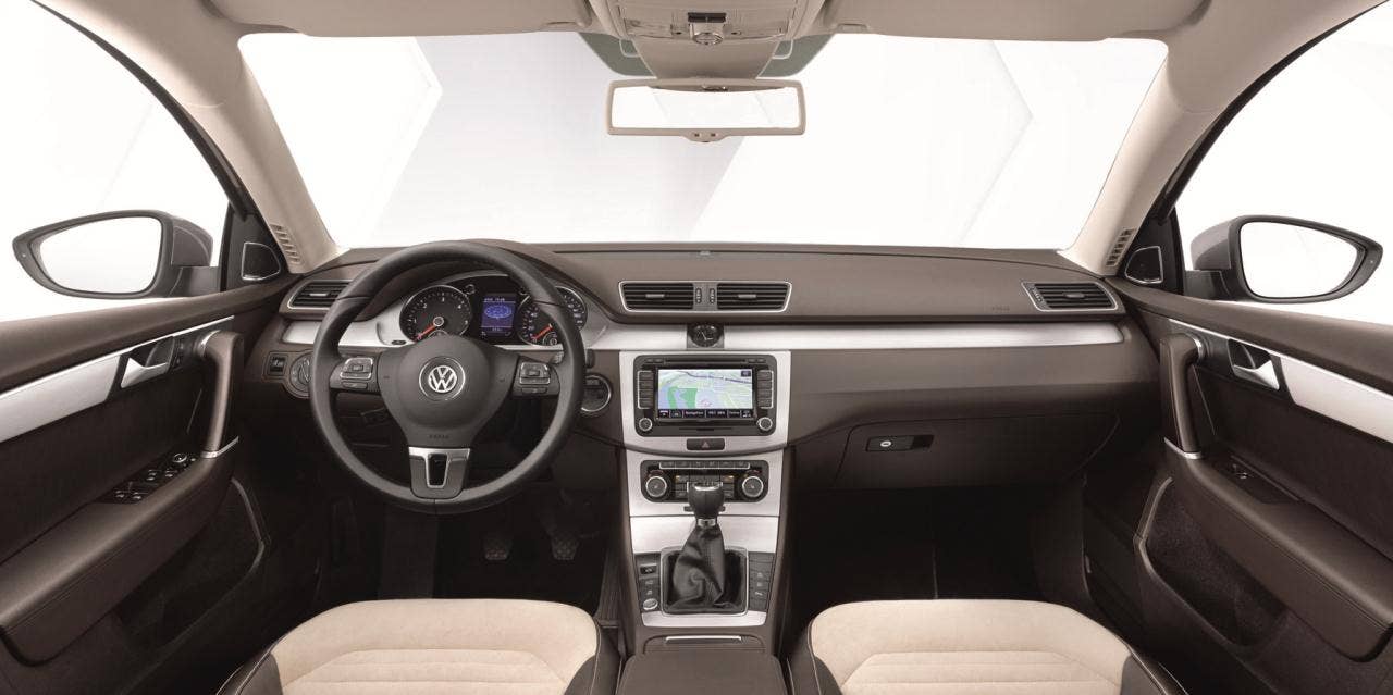 2011 Volkswagen Passat interior
