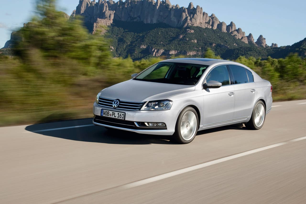 2011 Volkswagen Passat front 3/4