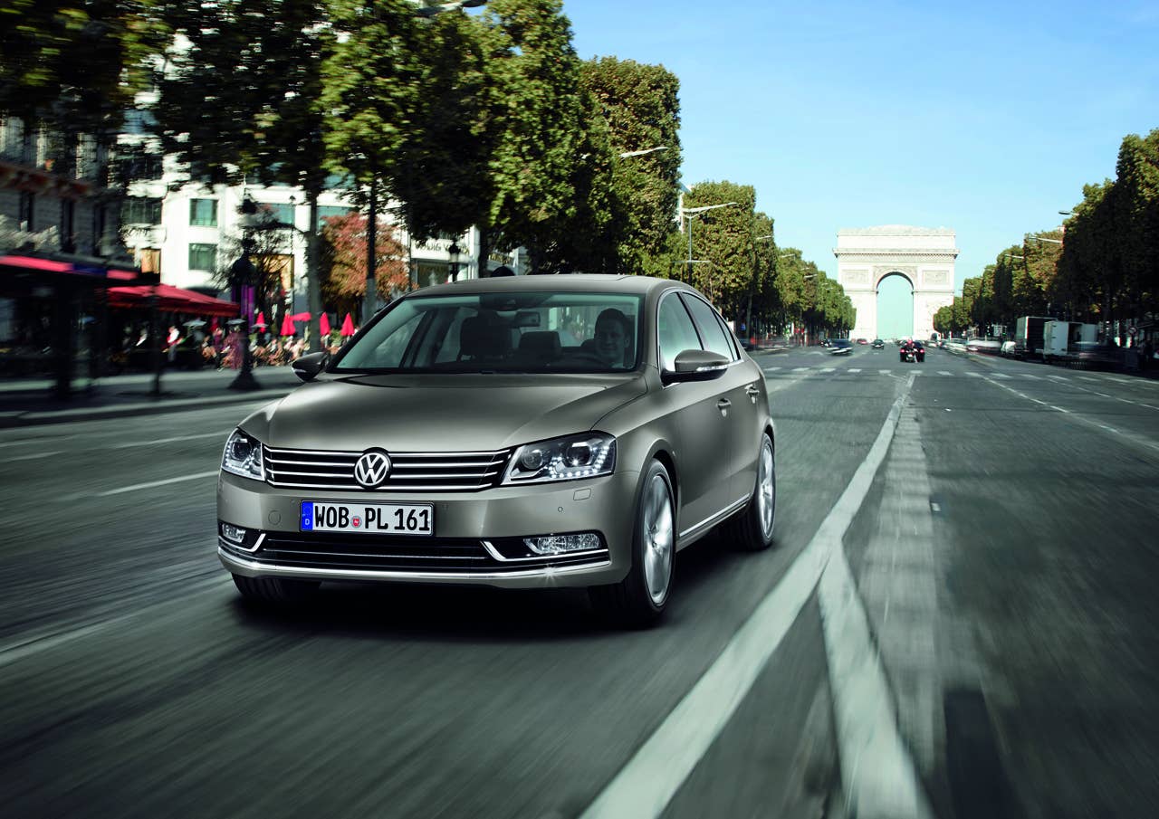 2011 Volkswagen Passat front