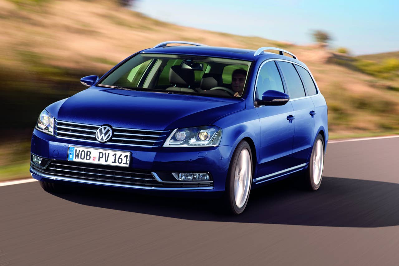 2011 Volkswagen Passat front 3/4