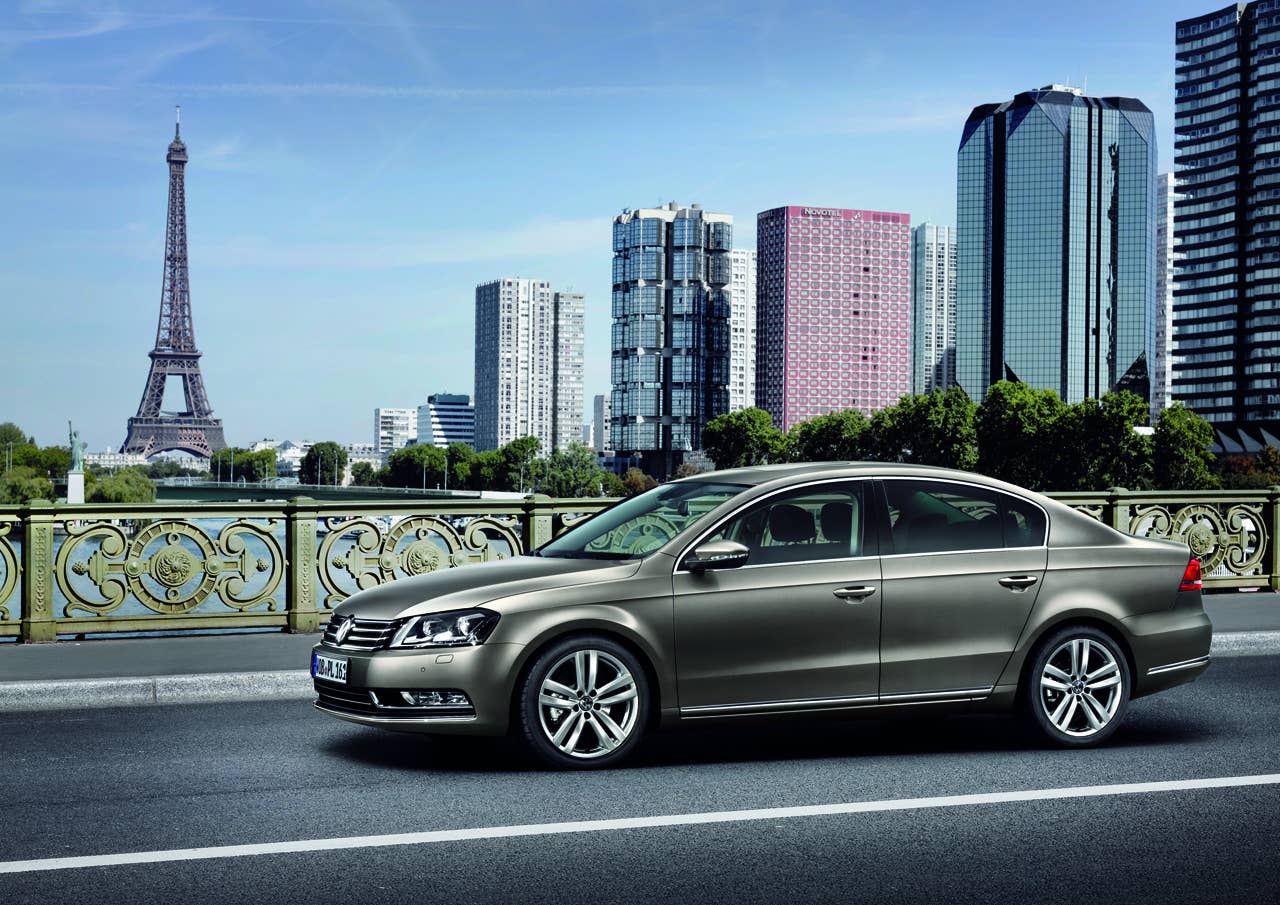 2011 Volkswagen Passat side