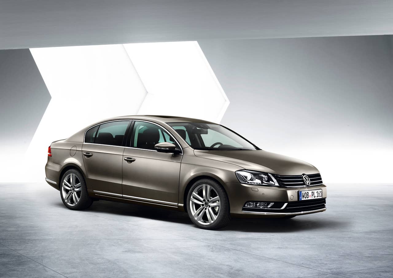 2011 Volkswagen Passat front 3/4