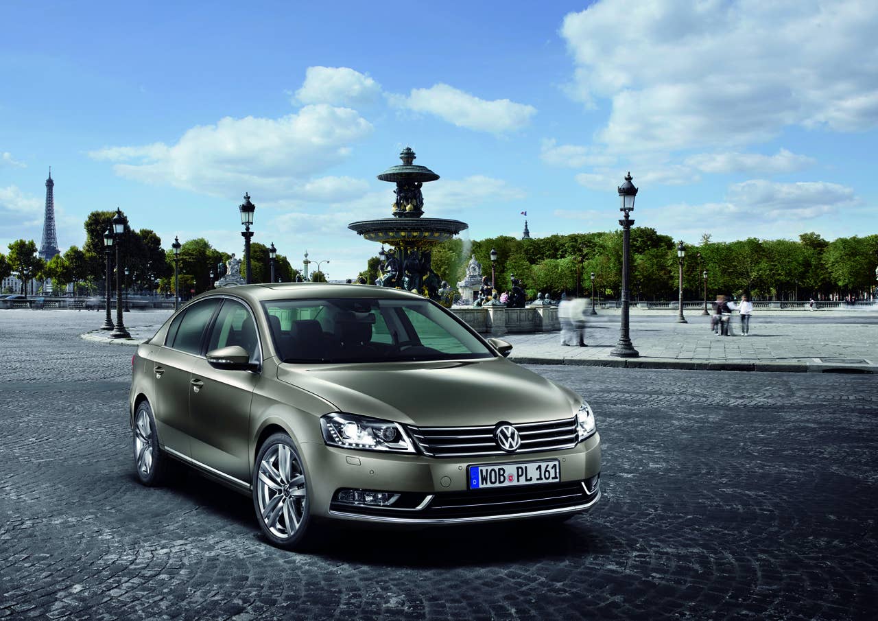 2011 Volkswagen Passat front 3/4